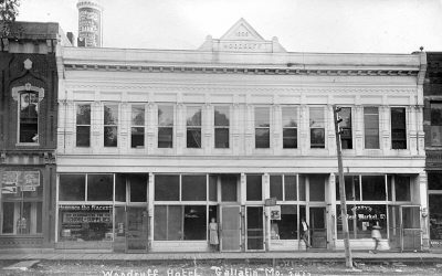 1907: Woodruff Hotel on South Side of Square