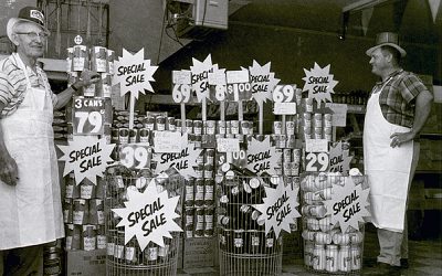 Place’s Super Market on South Side of Gallatin Square
