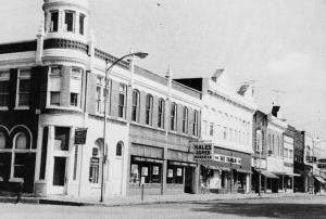 Gallatin Businesses on East Side of Square