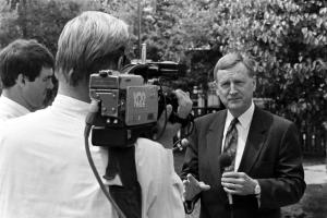 Gov. Carnahan Tours Landmark Manufacturing of Gallatin, MO 1993