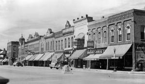 Main Street (East Side) Gallatin Square 1913
